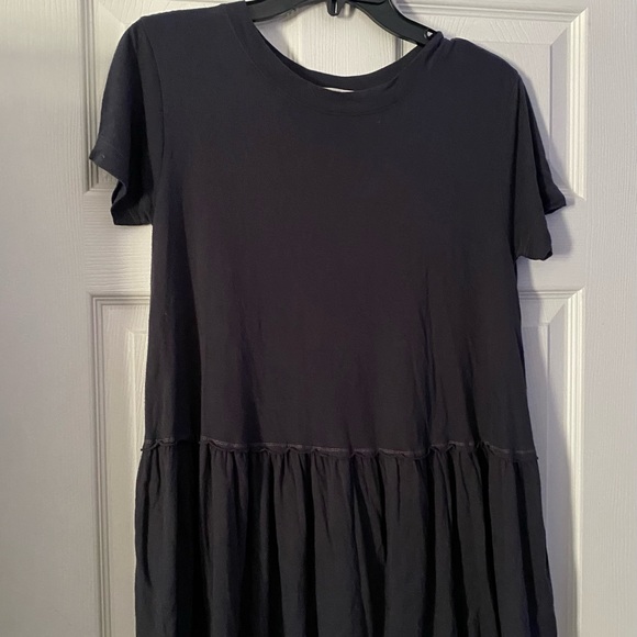 truly madly deeply short sleeve blouse is a size Small. - Picture 5 of 6